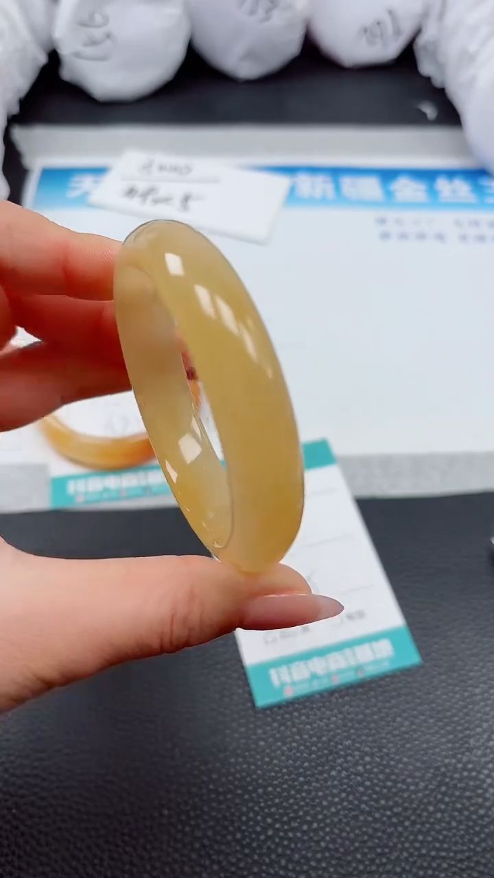 【闪购商品】石英质玉手镯未镶嵌A154