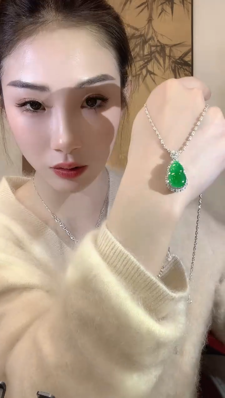 【闪购商品】翡翠吊坠(不含链)18K金镶嵌A83