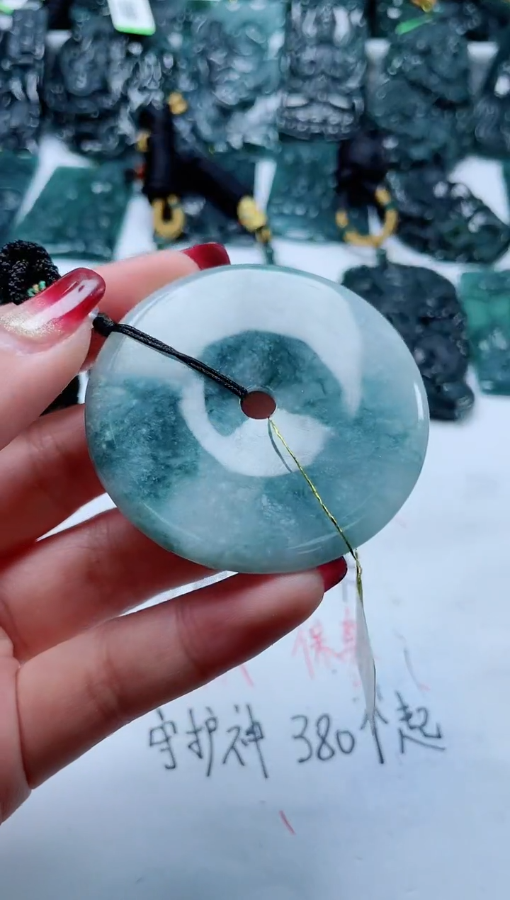 【闪购商品】翡翠颈饰未镶嵌        