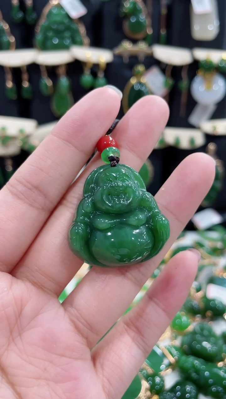 和田玉（碧玉）未镶嵌颈饰佛公