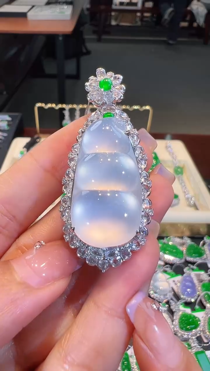 【闪购商品】翡翠吊坠(不含链)18K金镶嵌翡翠