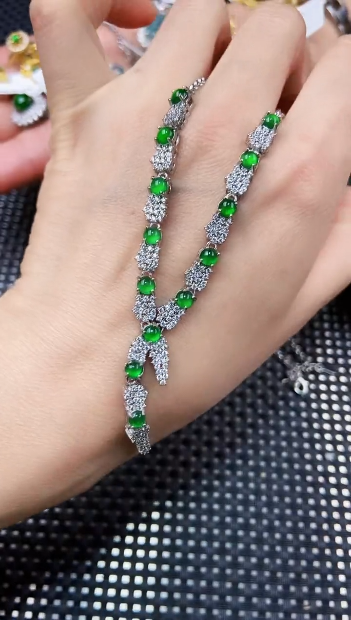 【闪购商品】翡翠颈饰未镶嵌111111111