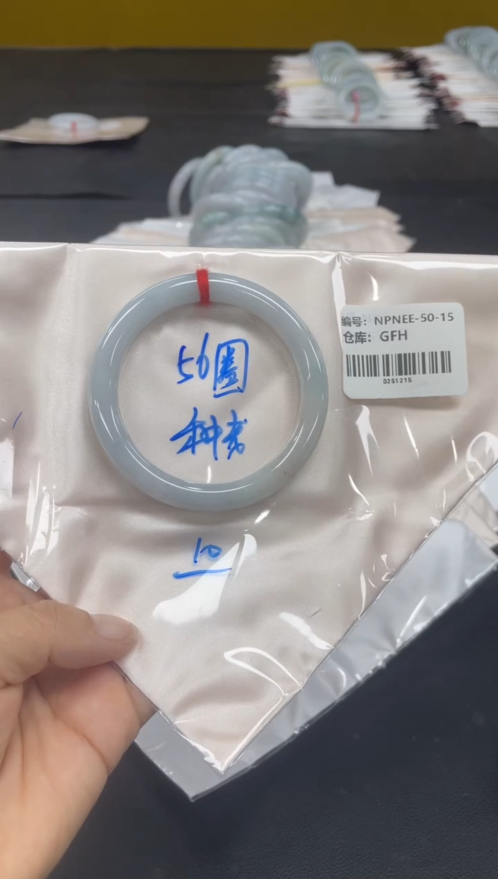 未镶嵌手镯翡翠翡翠手镯