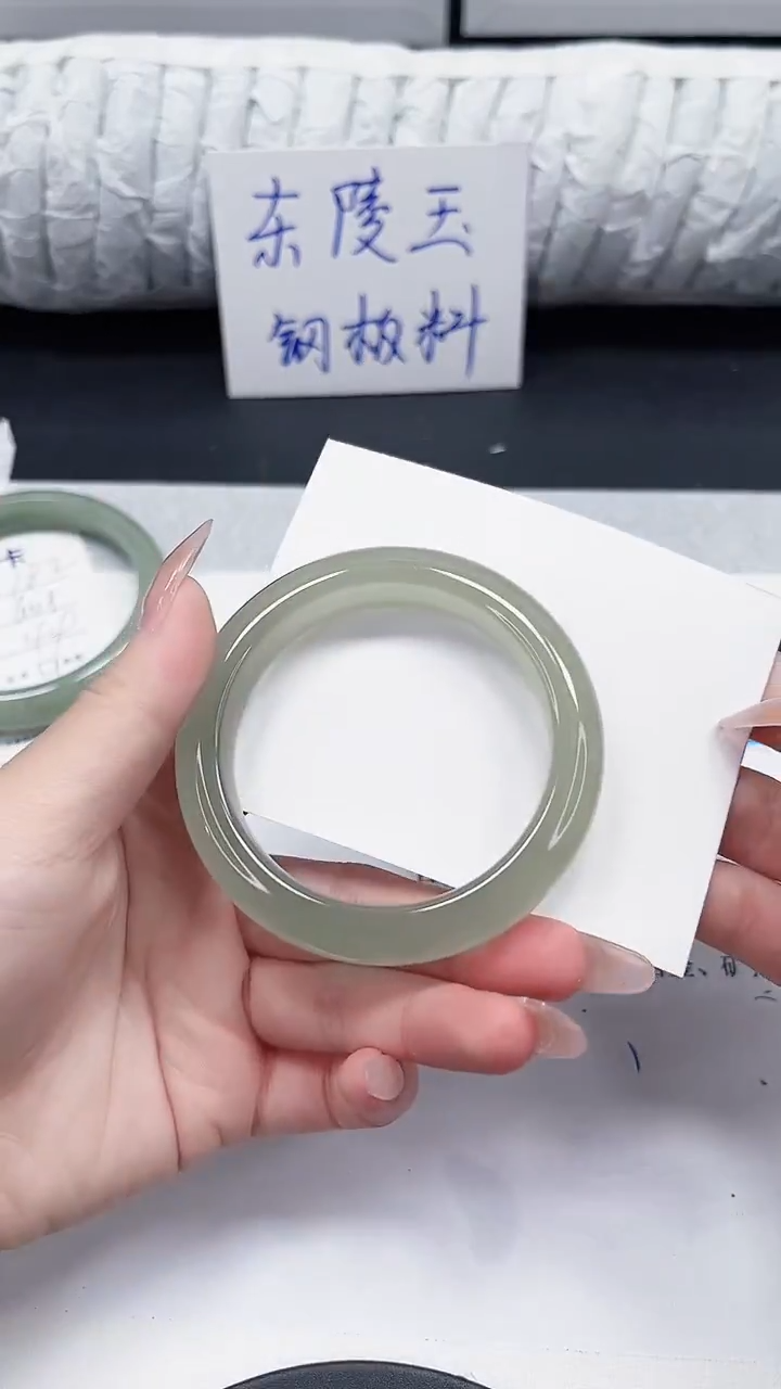 未镶嵌手镯石英质玉183-52