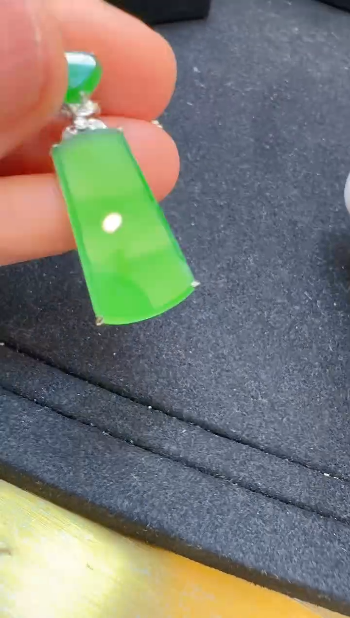 翡翠18K金镶嵌吊坠(不含链)多样性团购发一件