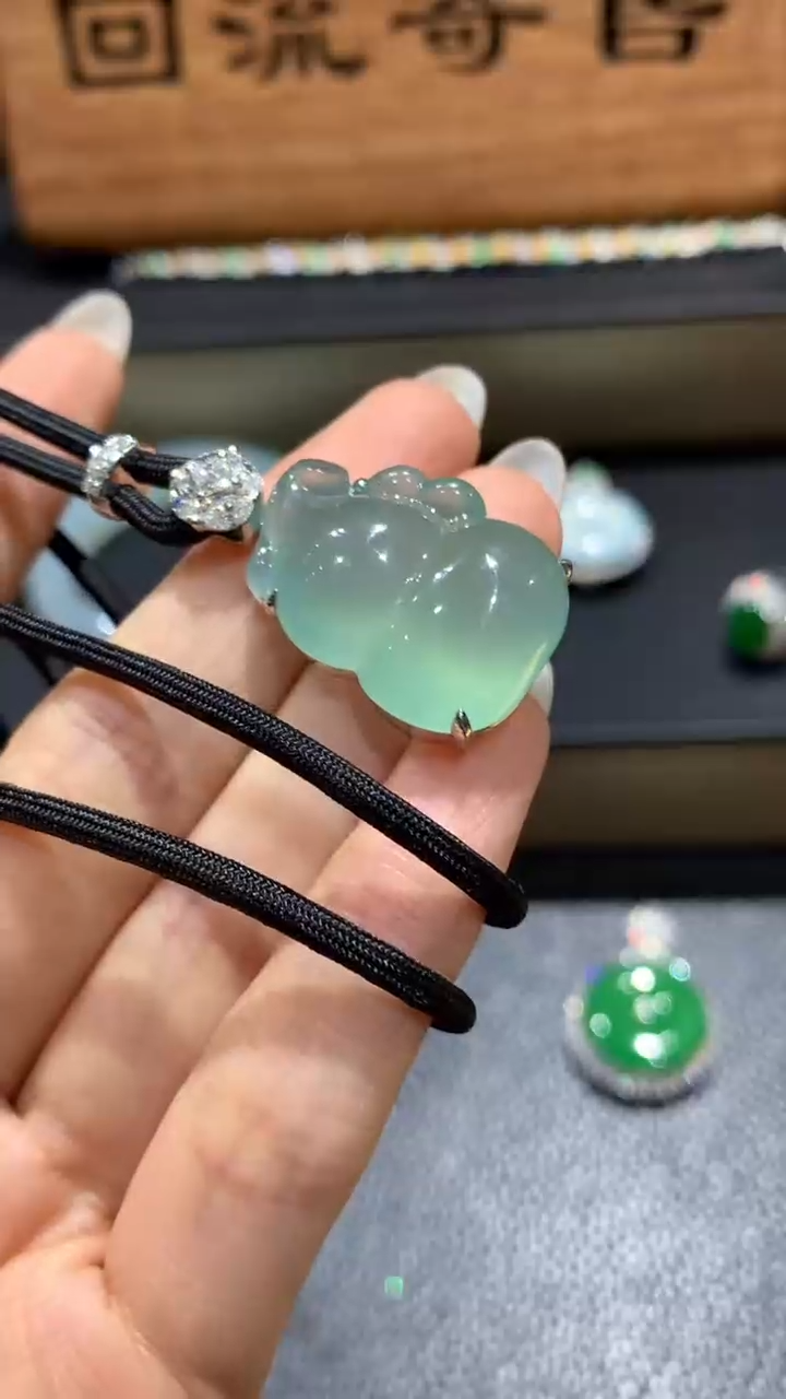 【闪购商品】翡翠吊坠(不含链)18K金镶嵌55团购