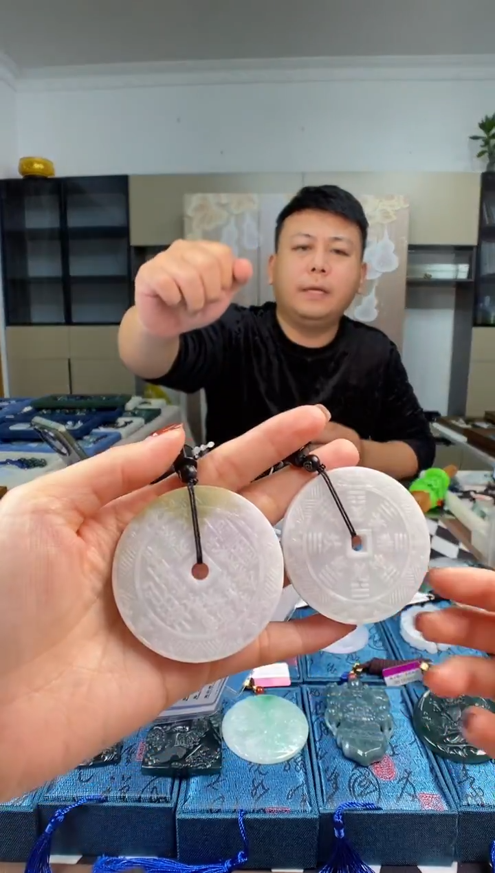 颈饰未镶嵌翡翠 多样性发其一