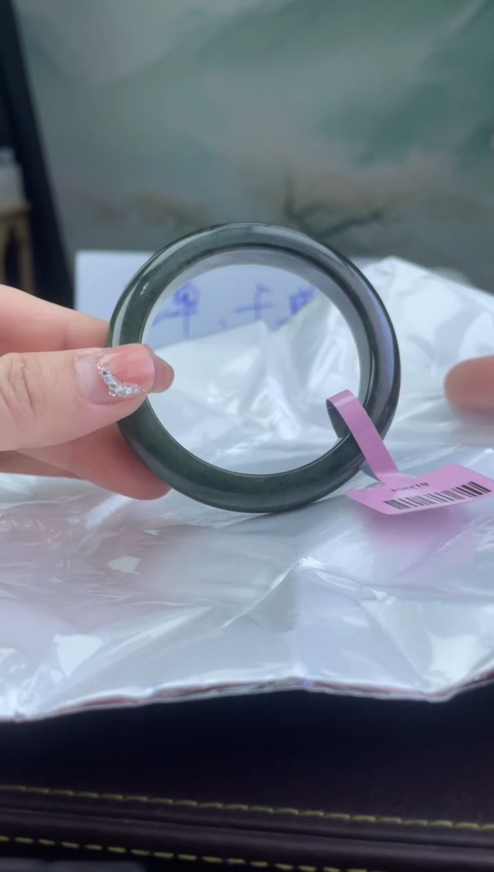 翡翠手镯未镶嵌8翡翠手镯（微瑕）