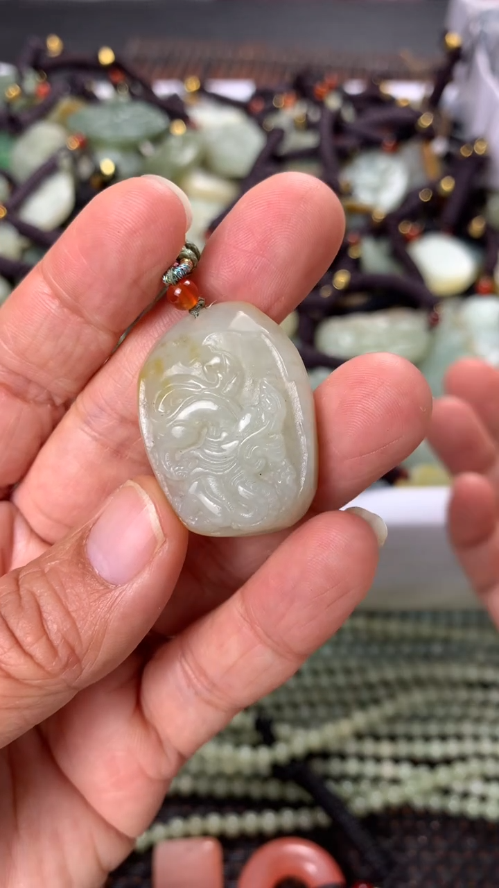 【闪购商品】和田玉颈饰未镶嵌多样性发货没有证书拍一发一有瑕