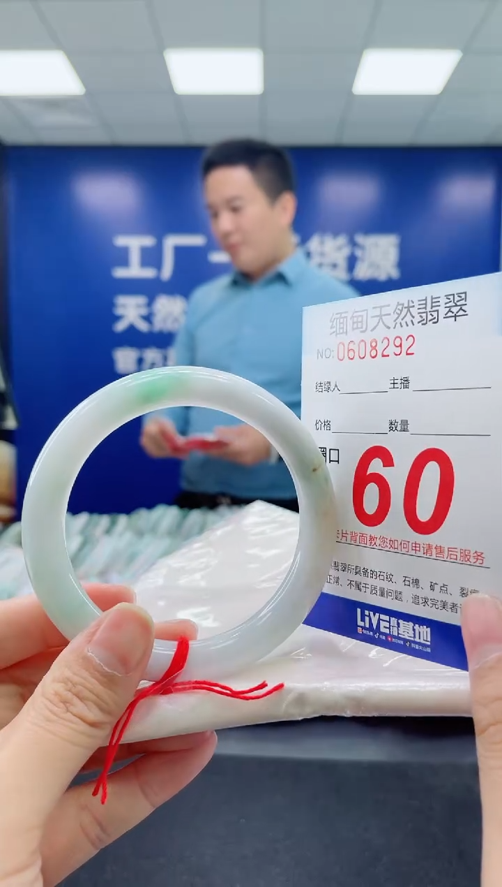 未镶嵌手镯翡翠天然翡翠手镯