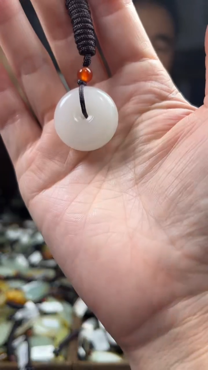 和田玉未镶嵌颈饰`