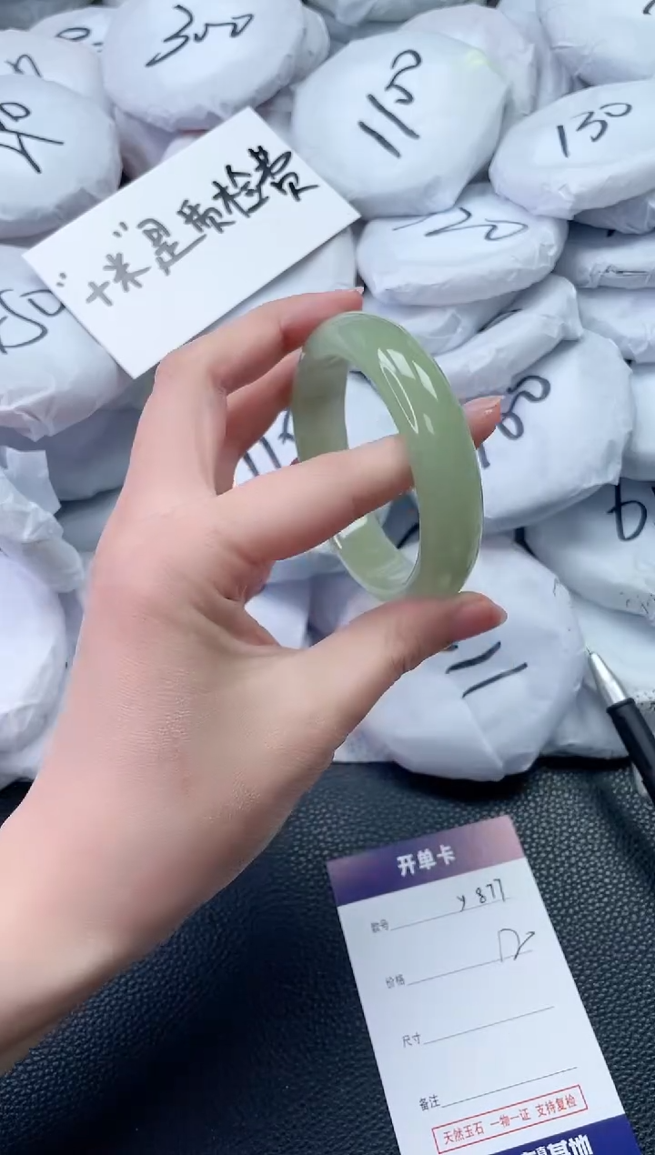 【闪购商品】石英质玉手镯未镶嵌Y877