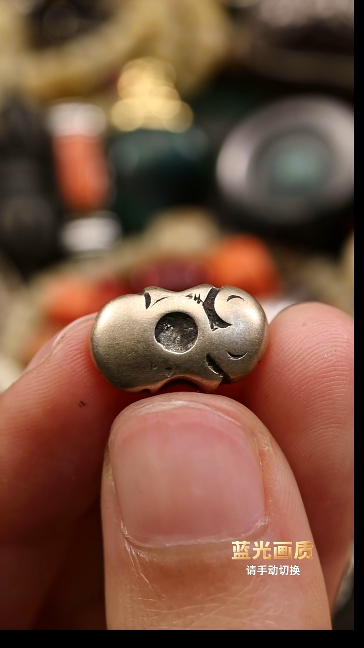 老托甲白铜小背云