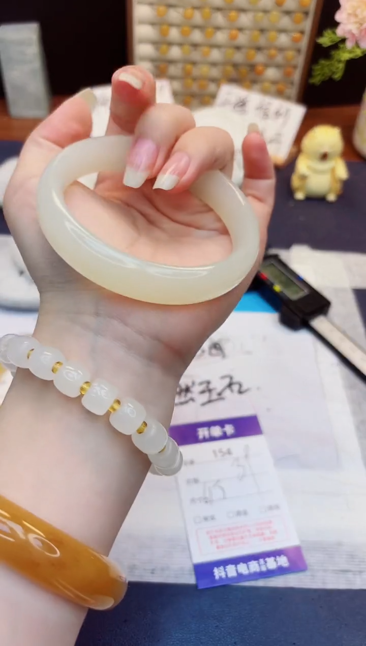 未镶嵌手镯石英质玉154-玉兰白-圈口61