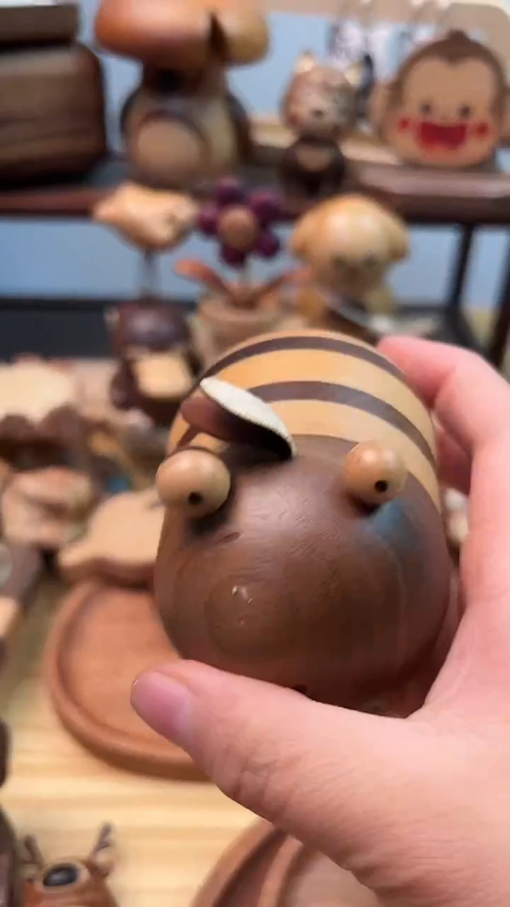 木质蜜蜂牙签筒        