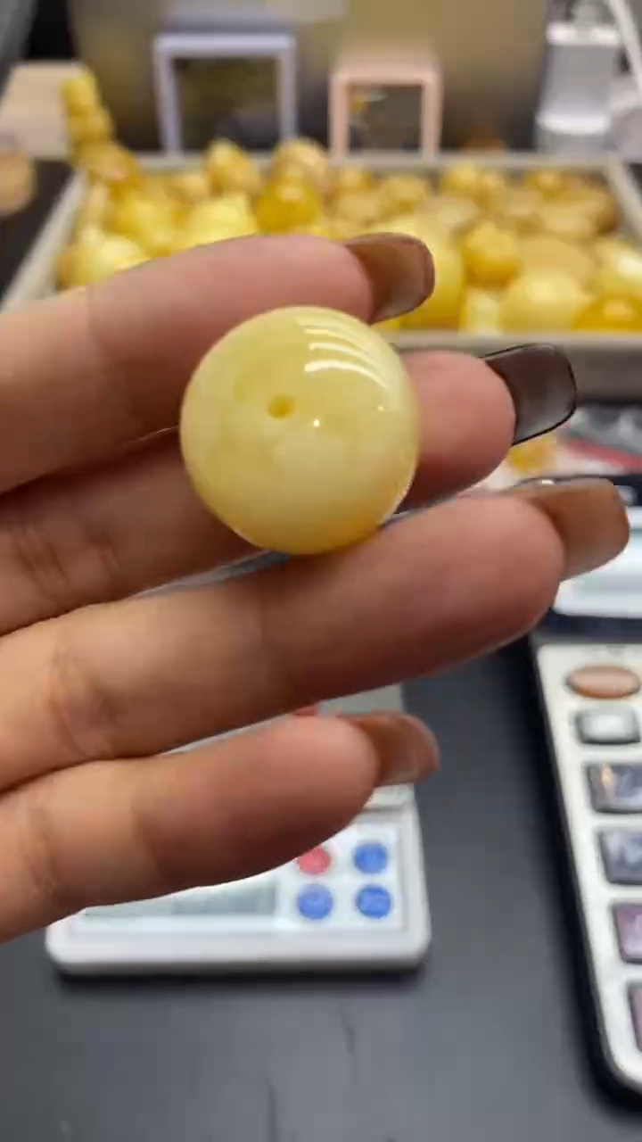 琥珀未镶嵌珠宝奇石2511