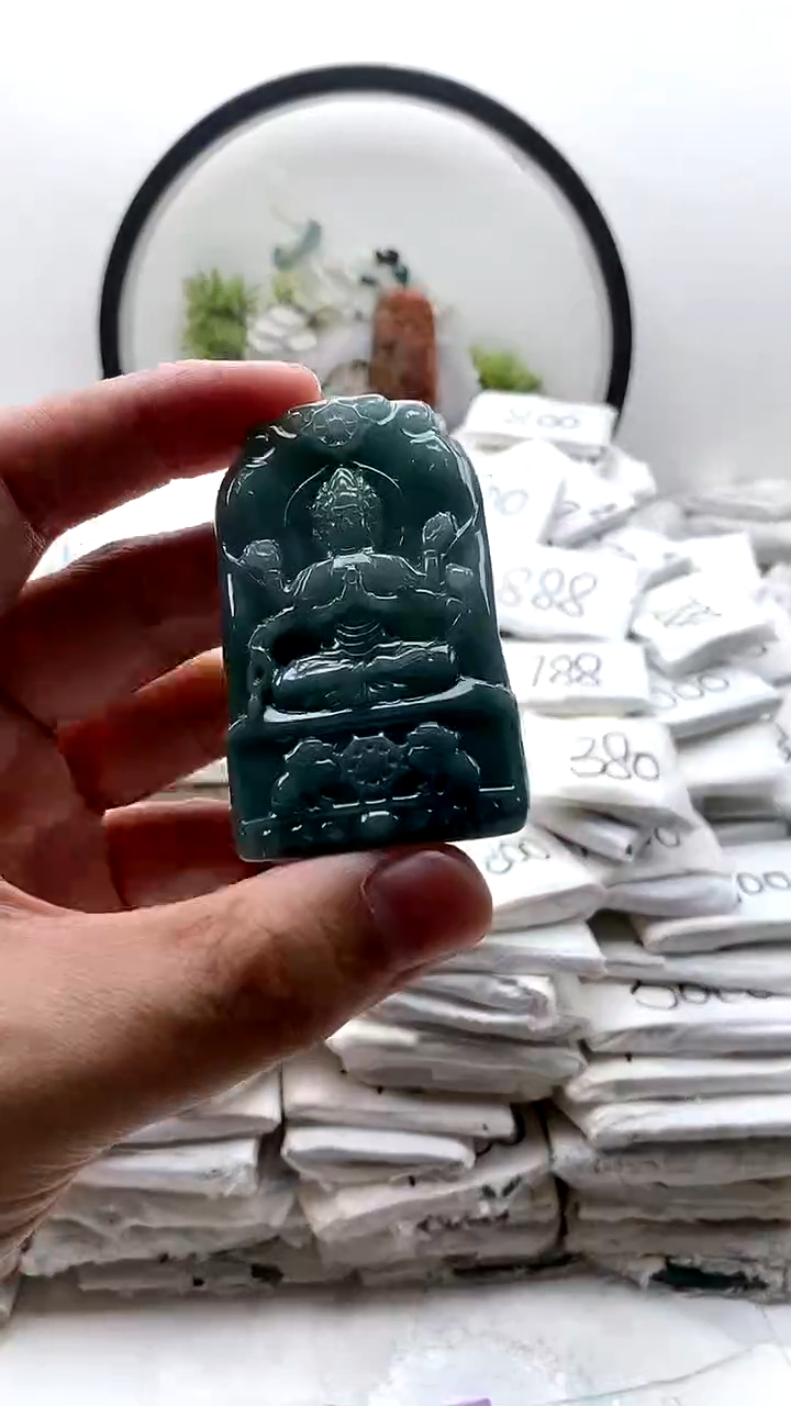 颈饰未镶嵌翡翠千手观音