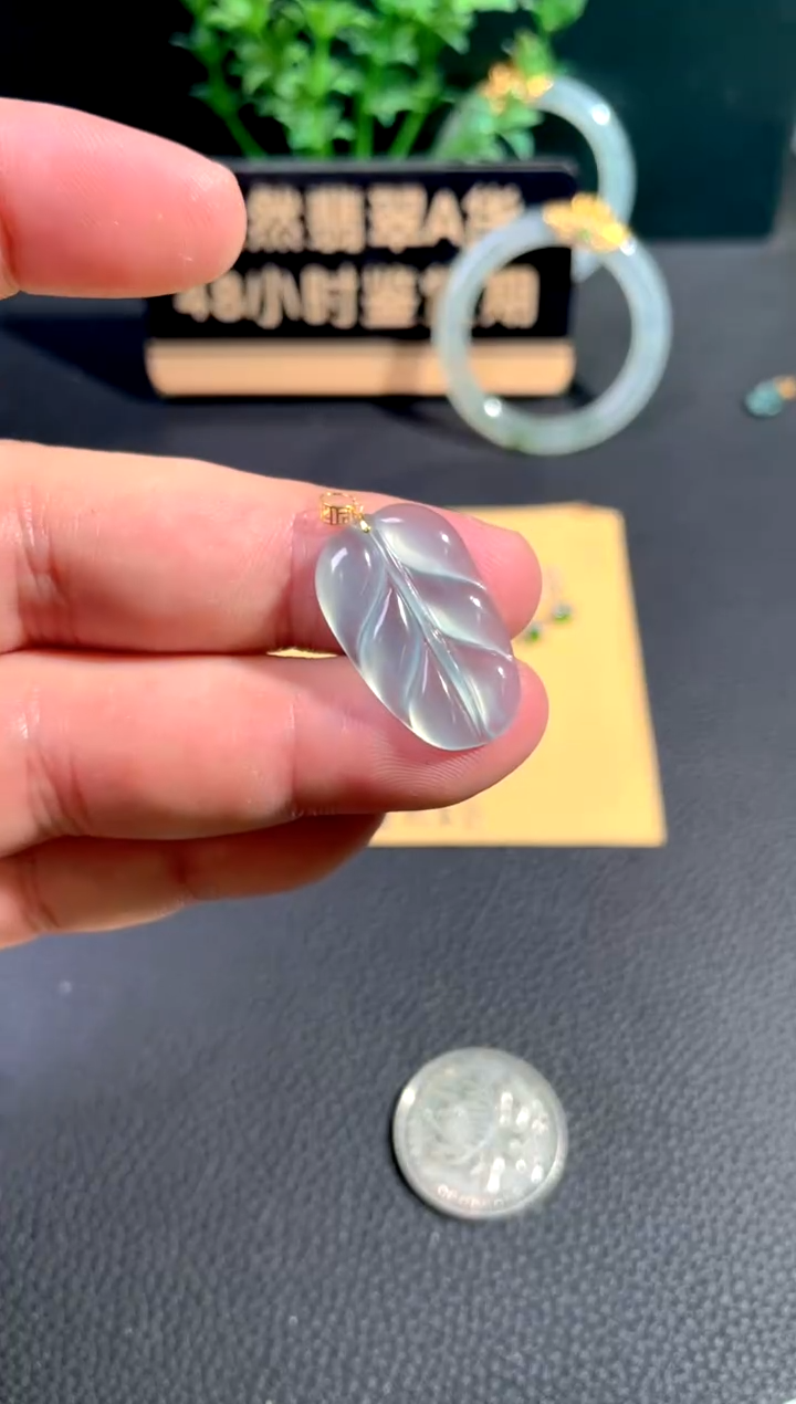 颈饰18K金镶嵌翡翠翡翠