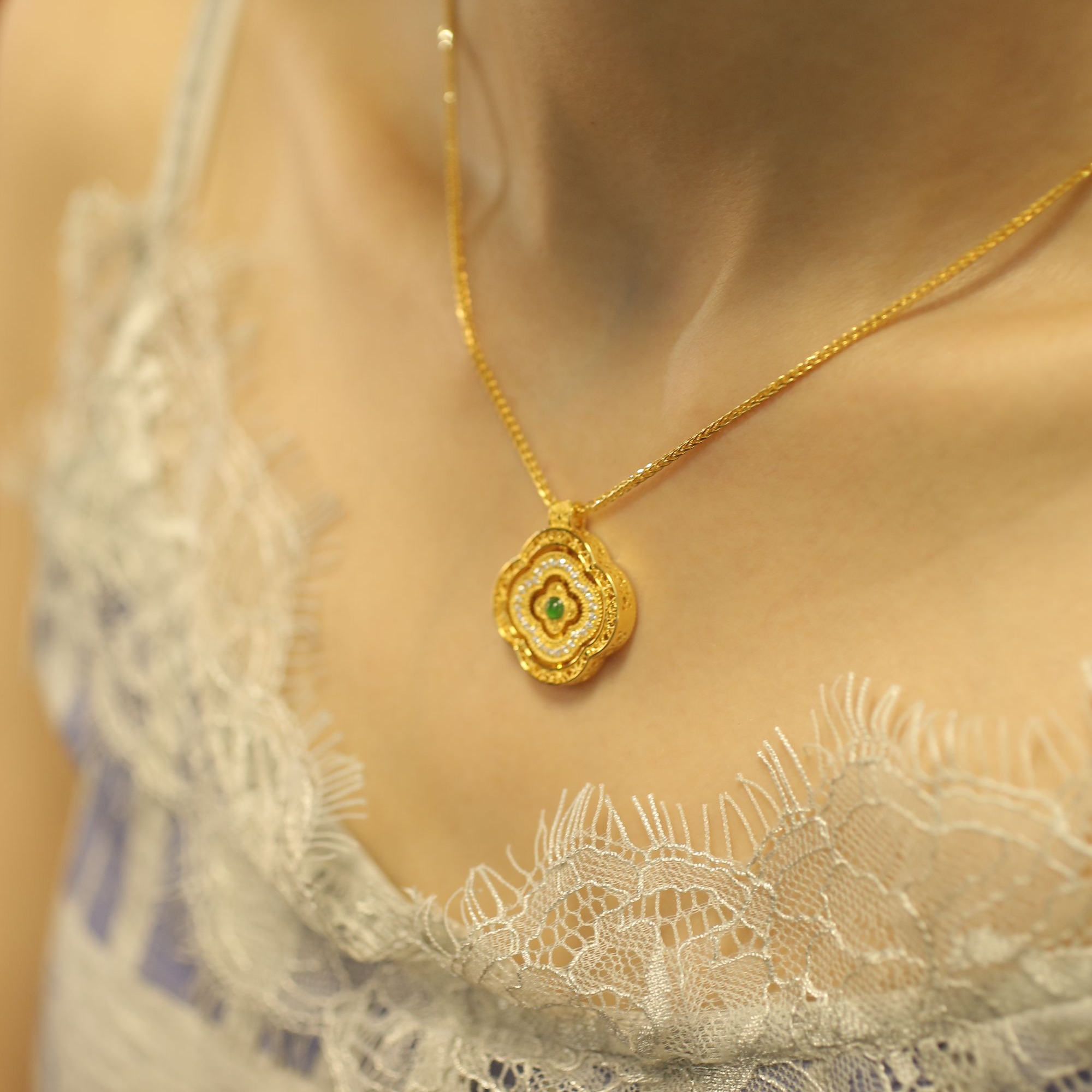 Pt950铂金黄十字四叶草点钻套链