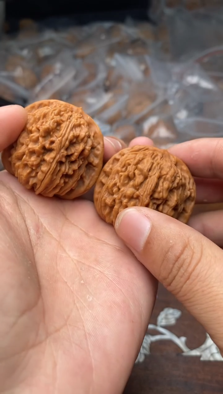 【闪购商品】文玩核桃把件A176号42尺四座楼团