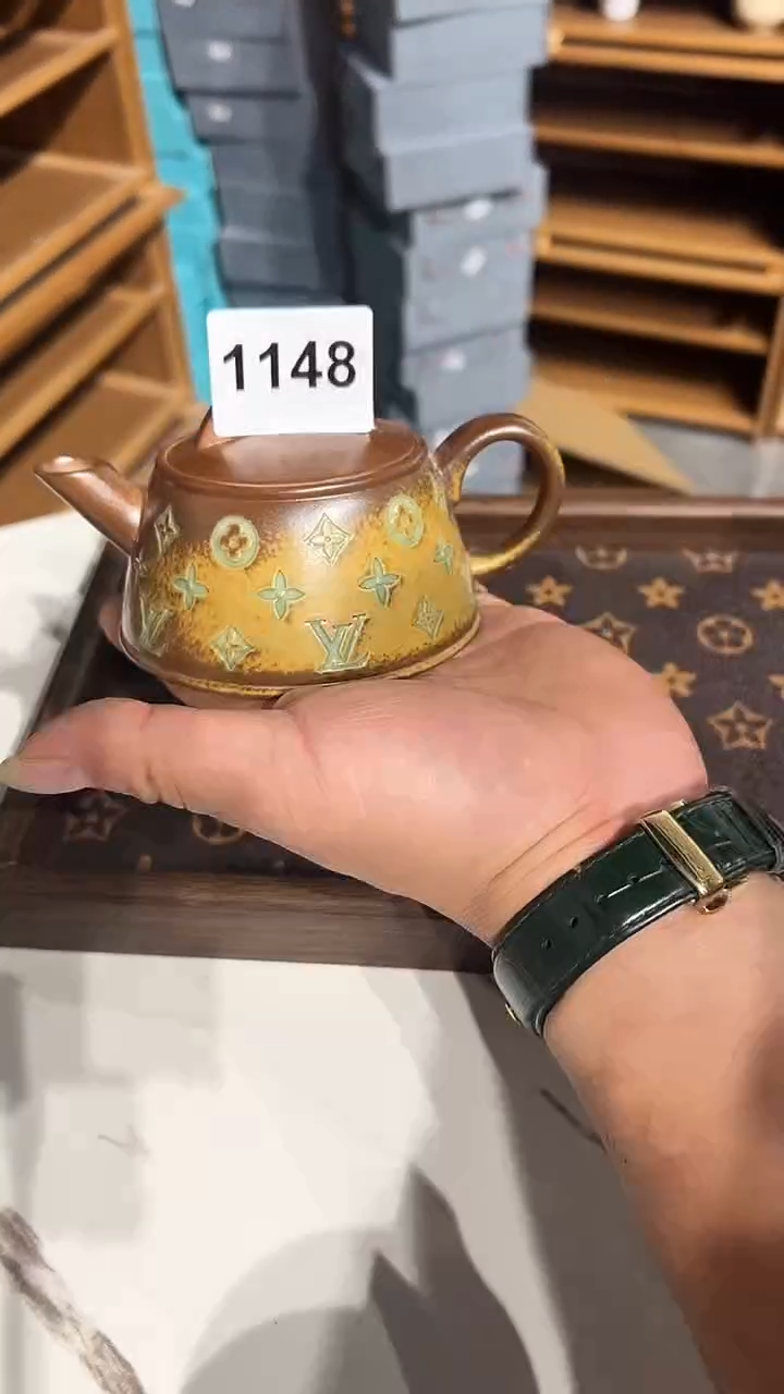 龙泉窑老花大炮壶1148