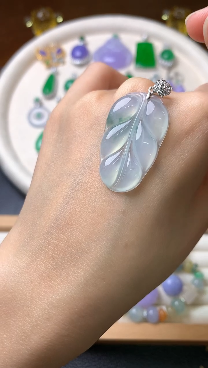【闪购商品】翡翠吊坠(赠链)18K金镶嵌吊坠