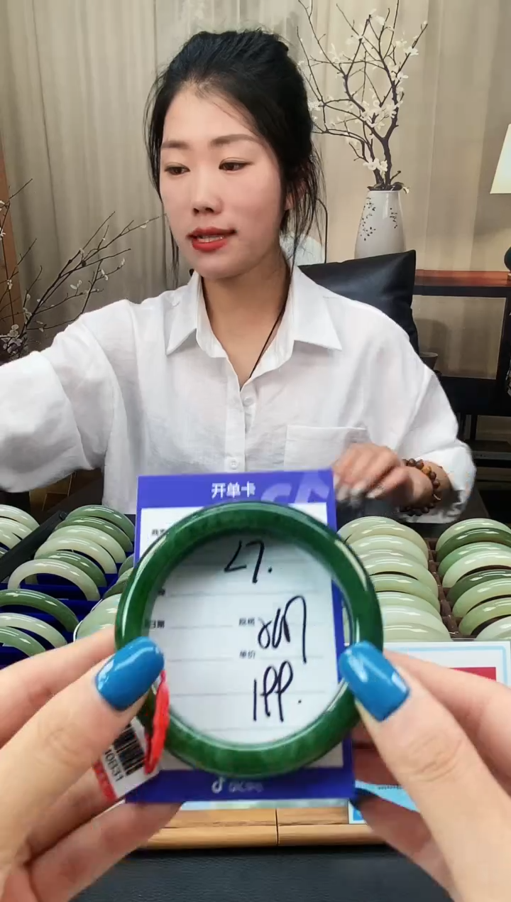 未镶嵌手镯和田玉L7微色差