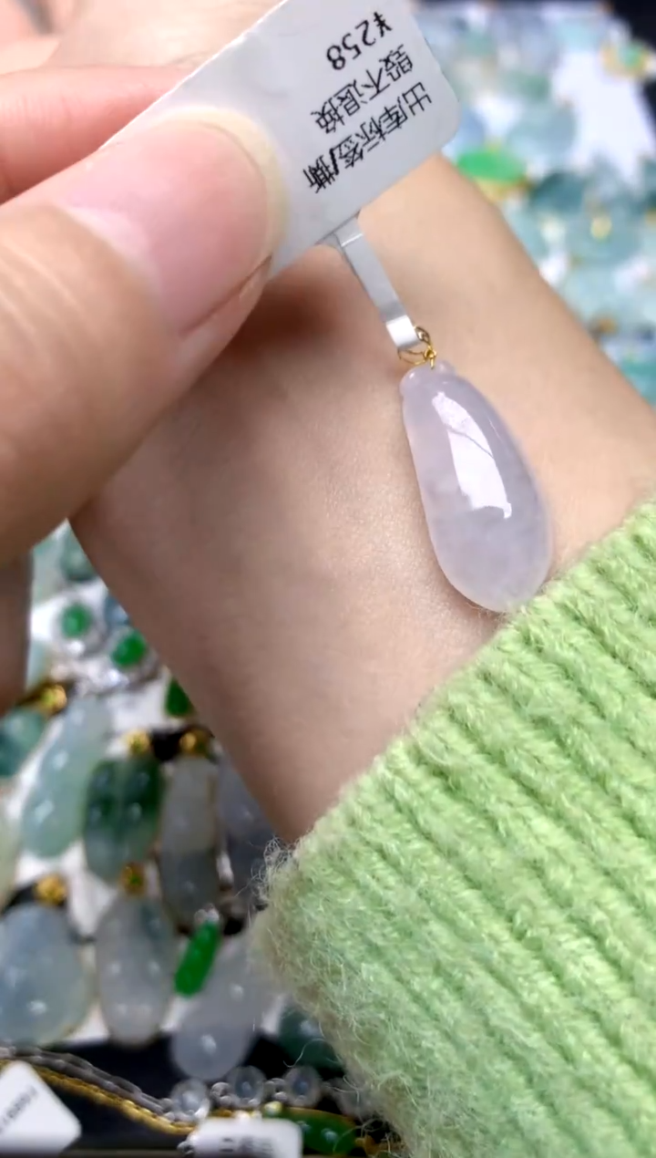 颈饰18K金镶嵌翡翠天然A货翡翠