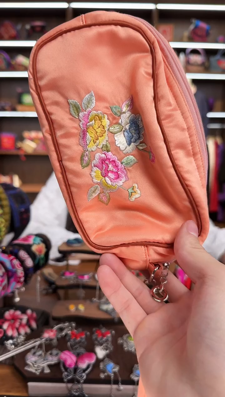 【闪购商品】织绣A14蒙阿苏苗绣传承