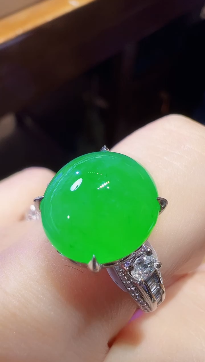 18K金镶嵌戒指翡翠@*茜蛋面16800分笔