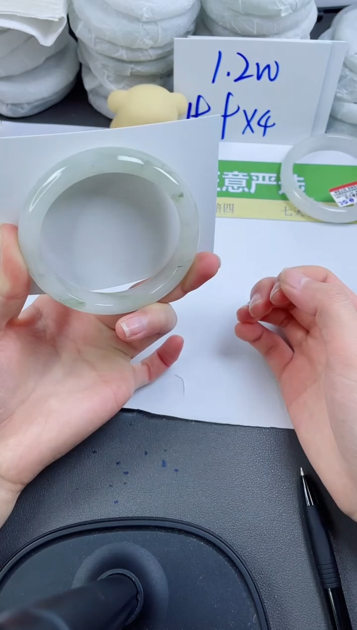 【闪购商品】石英质玉手镯未镶嵌58-58.8