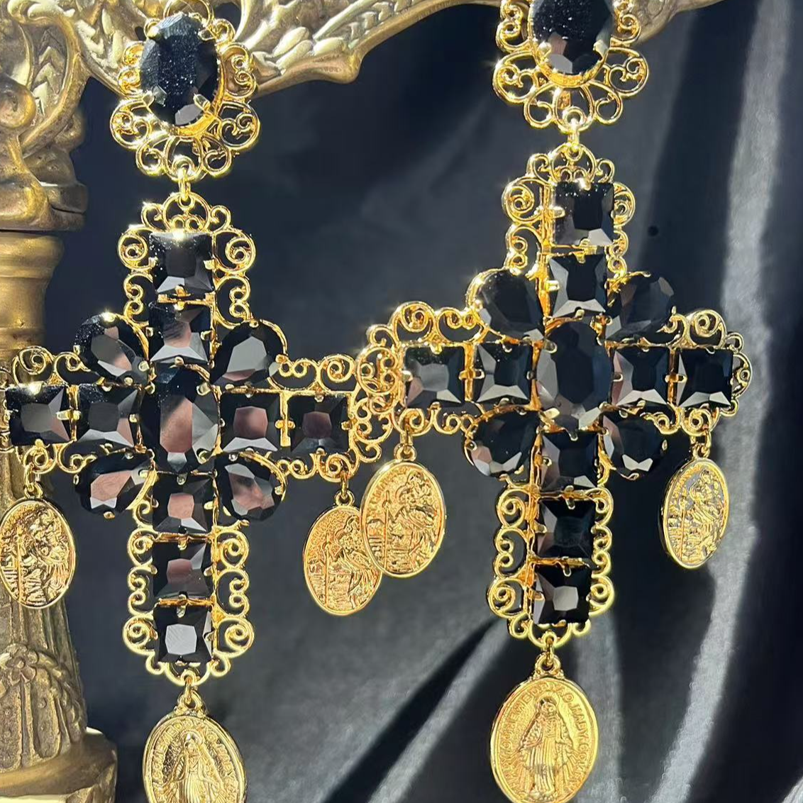 铜合金亚克力项链 【伊琳饰品】黑色十字耳饰项链手工气质轻奢时尚