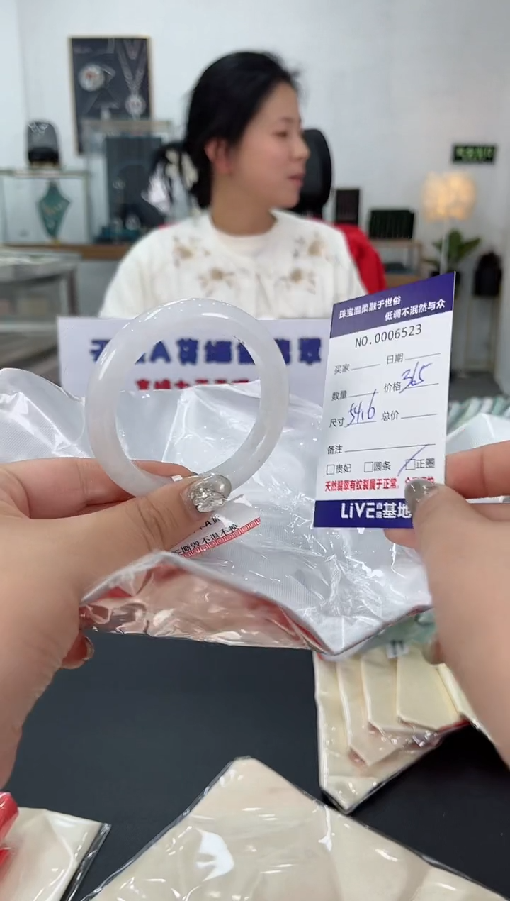 【闪购商品】翡翠手镯未镶嵌天然翡翠A货