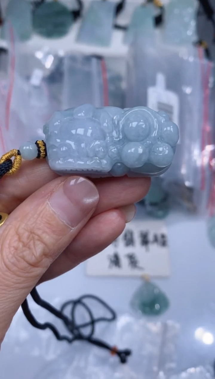 颈饰未镶嵌翡翠吊坠