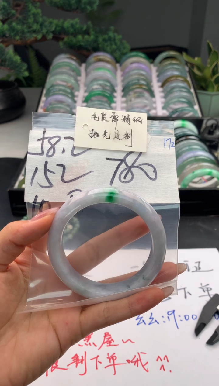 定制翡翠未镶嵌毛货需精细抛光+多人