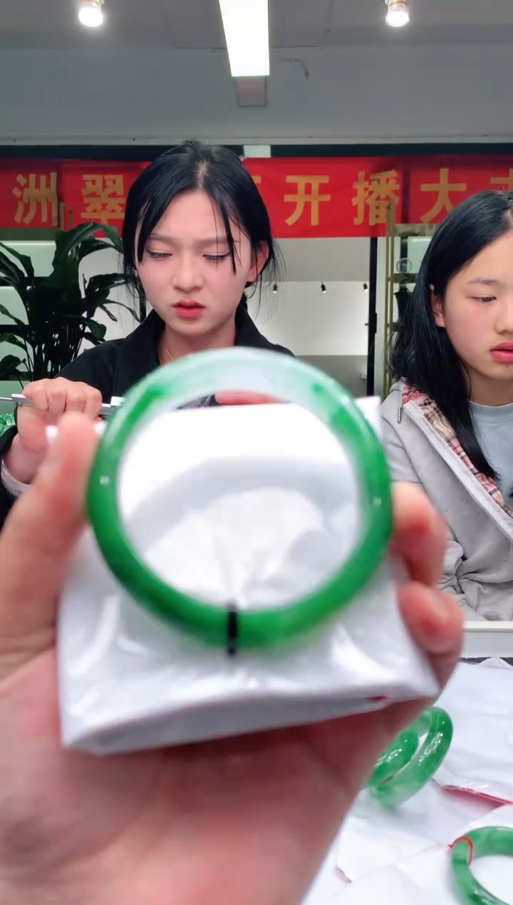 【闪购商品】石英质玉手镯未镶嵌手镯