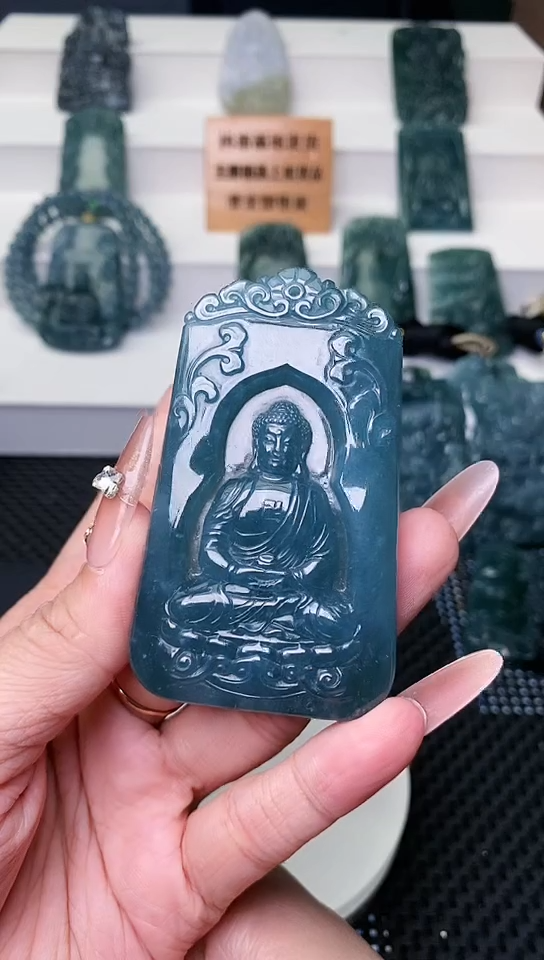 颈饰未镶嵌翡翠 