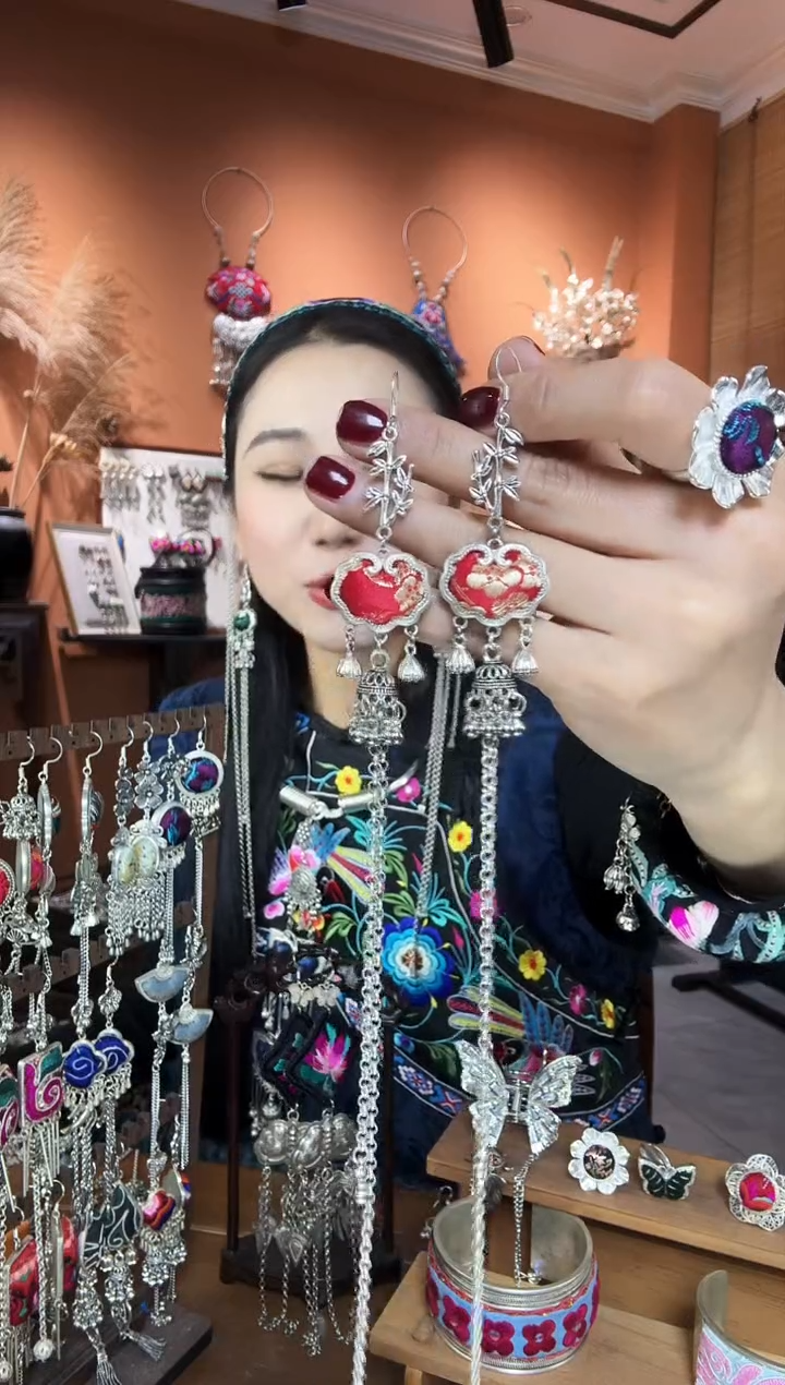 【闪购商品】刺绣纯手工民族风耳环