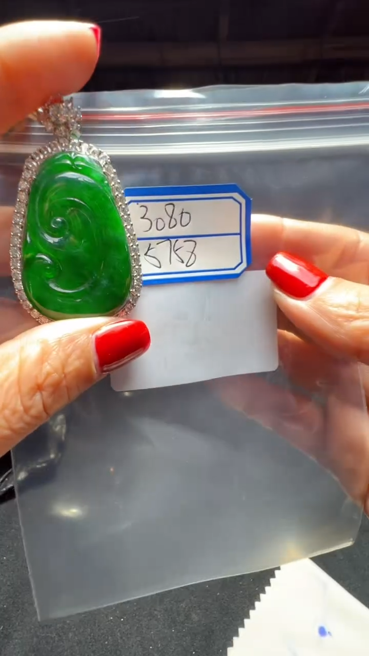 【闪购商品】翡翠吊坠(赠链)未镶嵌0112281200