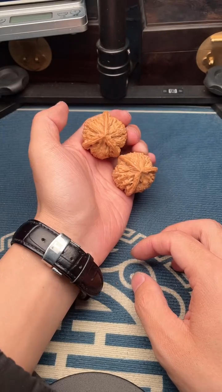 文玩核桃吊坠三棱37