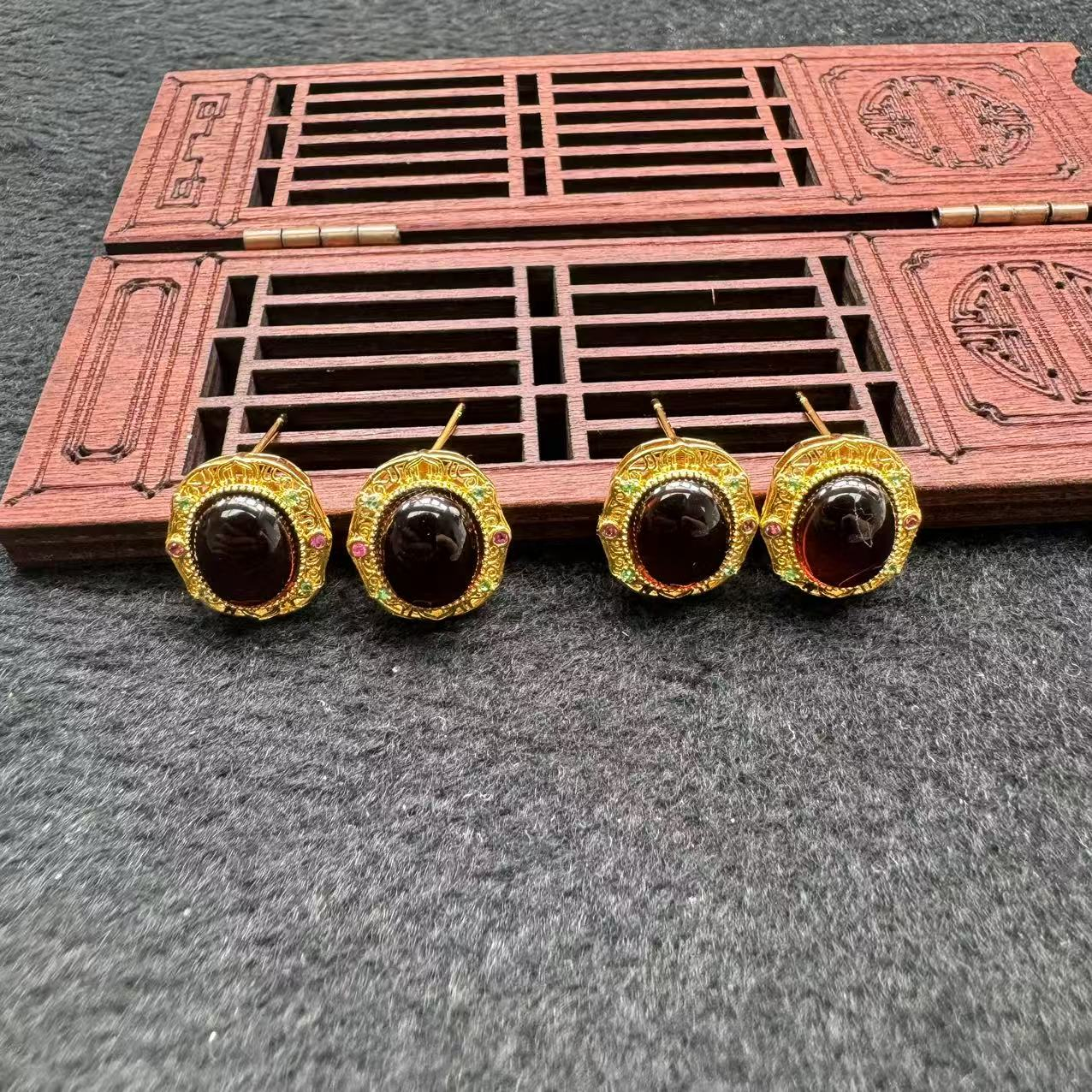 【刘少文】红花深魄琥珀耳饰-PT-A198-多样性只发一对