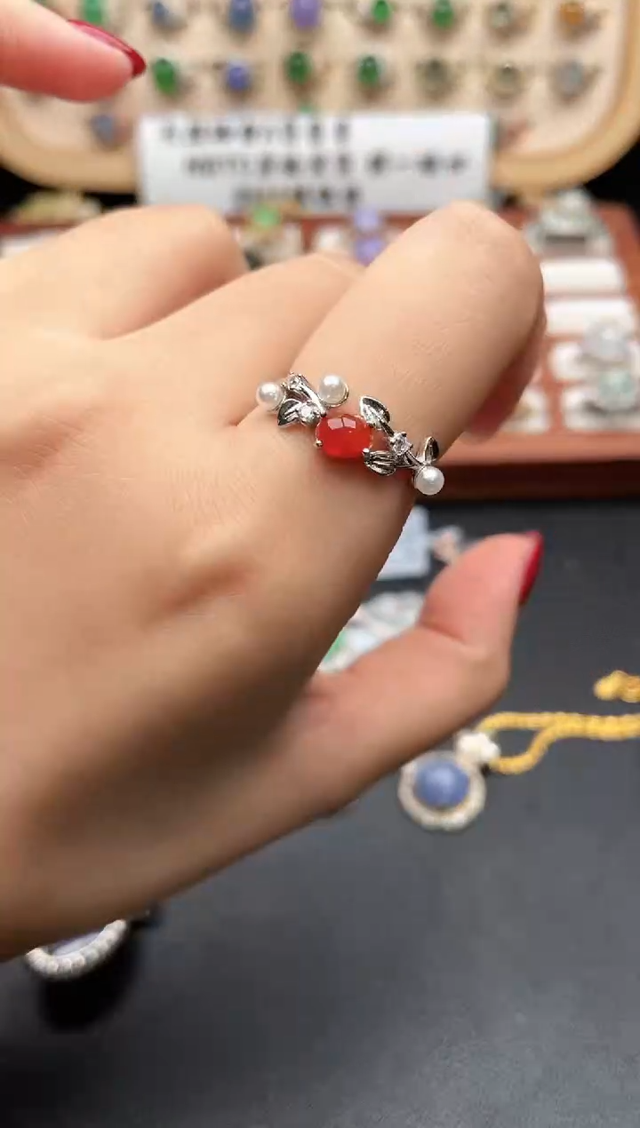 未镶嵌戒指翡翠一物一证一礼盒