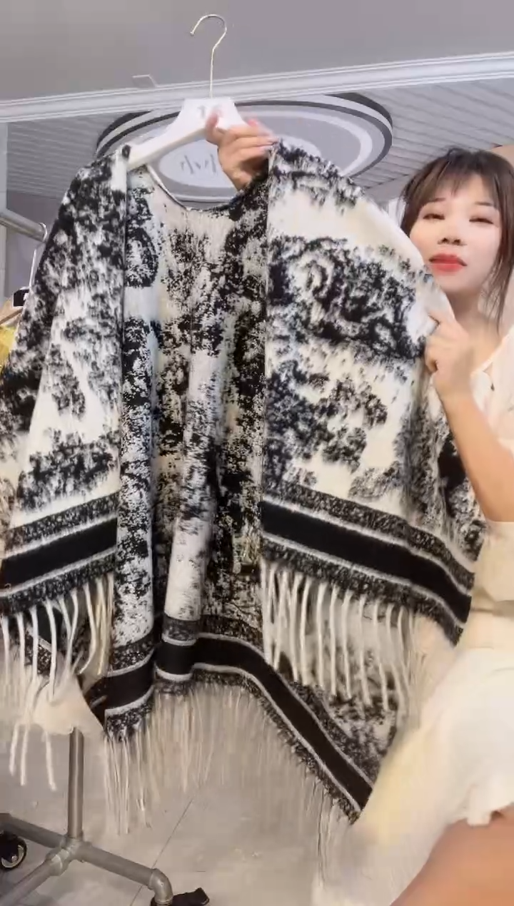 毛衣小小月精选服饰