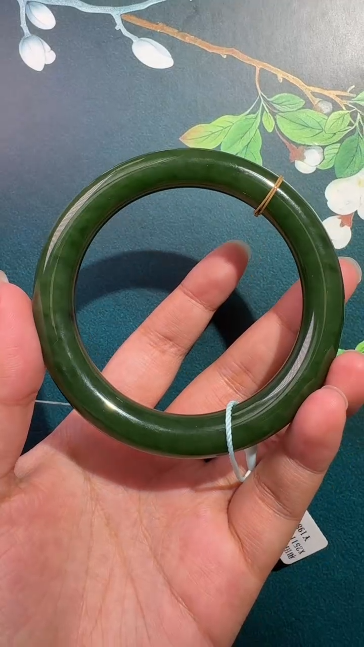 未镶嵌手镯和田玉手镯