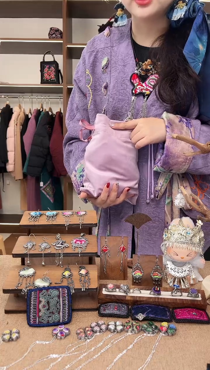 织绣A26黔东南苗族刺绣