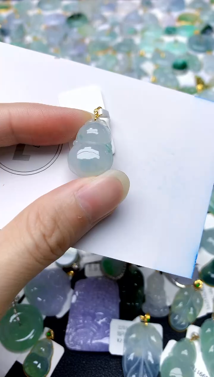 颈饰18K金镶嵌翡翠天然A货翡翠