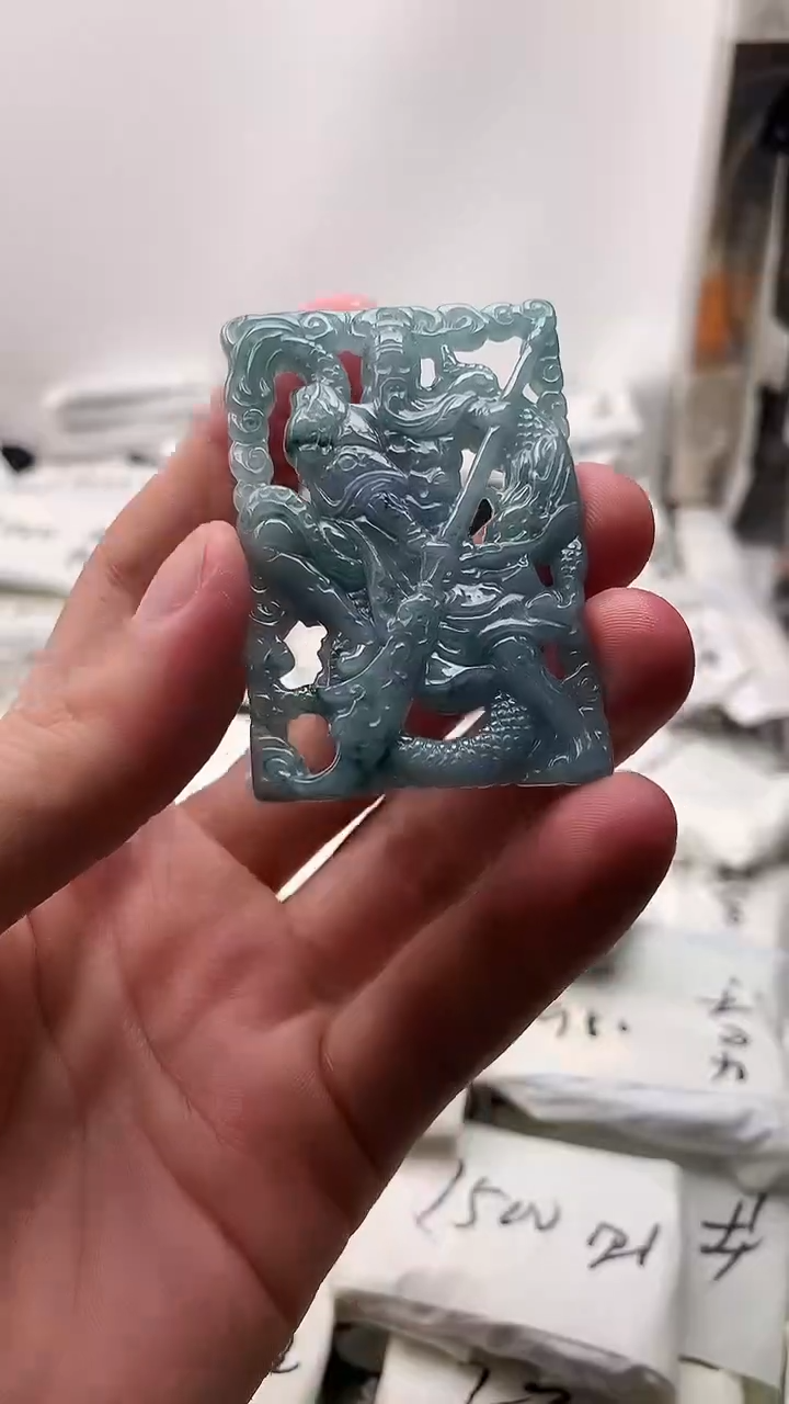 翡翠未镶嵌颈饰关公