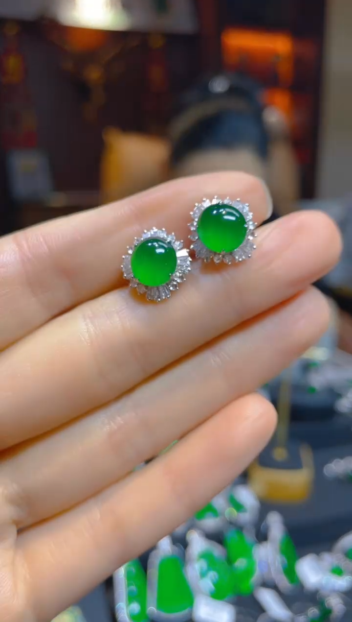 【闪购商品】翡翠耳饰18K金镶嵌112254天然A货翡翠蛋面耳钉