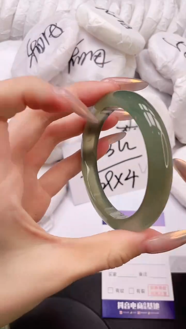 【闪购商品】石英质玉手镯未镶嵌5K391-56