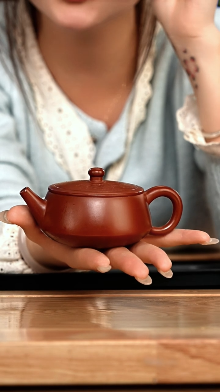 【闪购商品】紫砂茶壶周国军朱泥松风卡盖汉瓦160CC